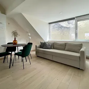 Charming Duplex On The Canal Bruxelas